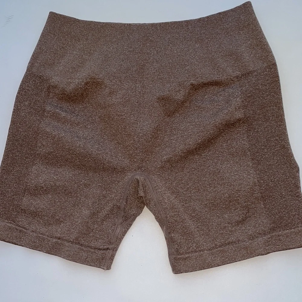 Sunzel fitness lifting yoga shorts taupe Med